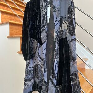 Chico’s Black and Gray Patterned Women's burnout kimono NWT